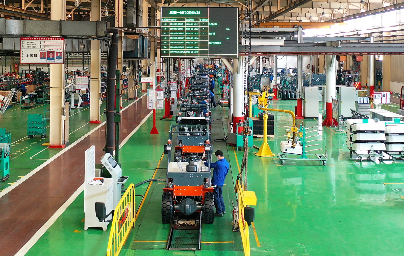 HELI forklift assembly line